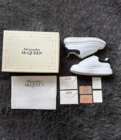 Alexander McQueen OVERSIZE